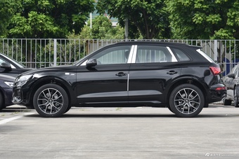 2026款奥迪Q5L 45周年典藏版 40 TFSI 豪华动感型