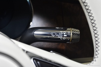 2024款飞驰 4.0T V8 Mulliner