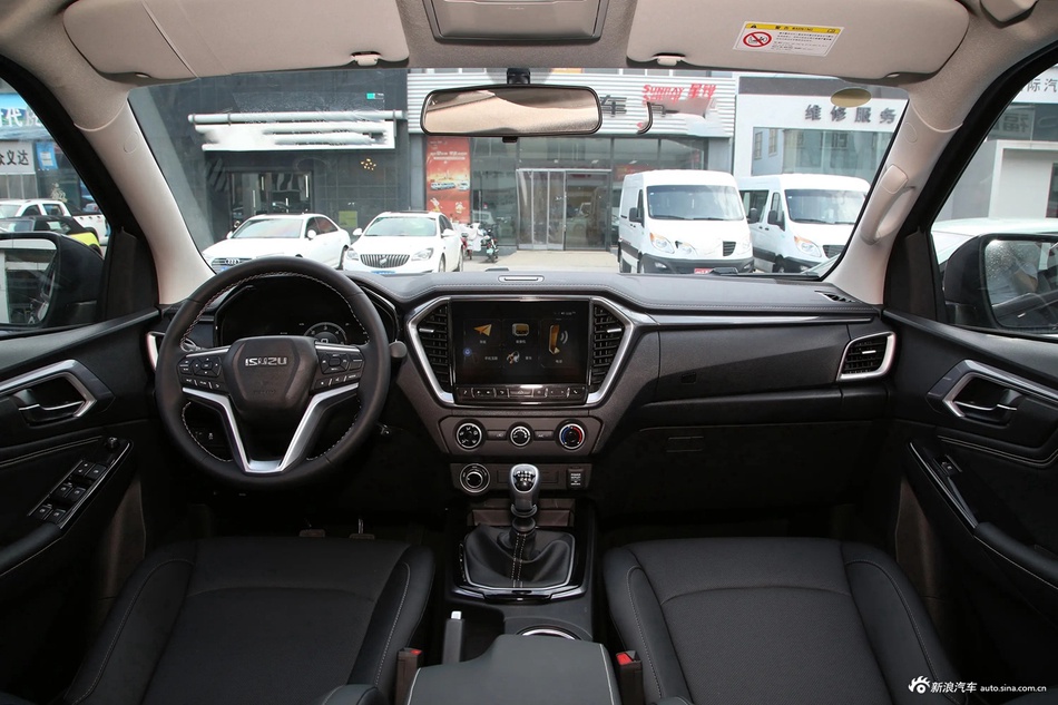 2023款铃拓 2.5T手动四驱柴油领航版长轴