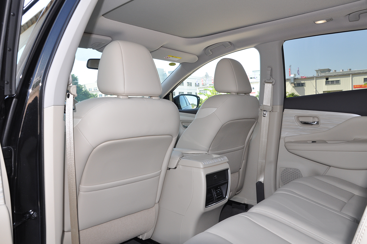 2019款楼兰2.5L 自动XL智联豪华版