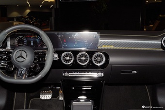 2024款AMG A 45 S 4MATIC+ 魔焰绿特别版