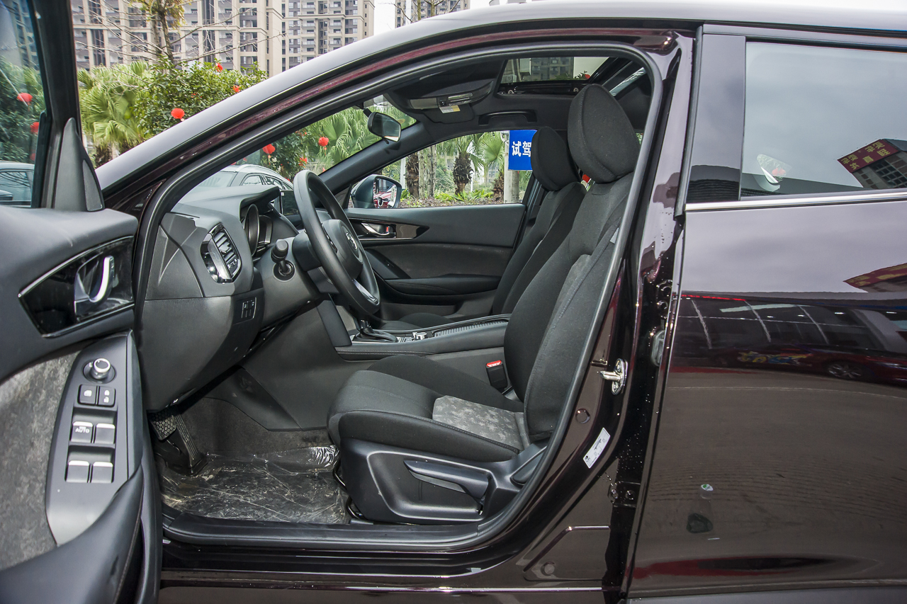 2020款马自达CX-4 2.0L 自动两驱蓝天探索版