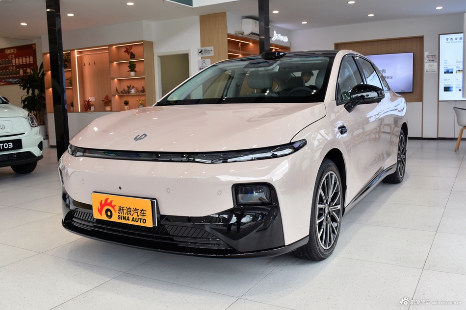 2025款零跑B01 650激光雷达版