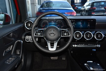 2022款奔驰A级 改款 A 200 L 运动轿车动感型