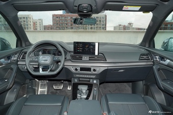 2025款奥迪Q5L 45周年典藏版 45 TFSI 豪华动感型图片