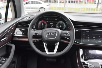2025款奥迪Q7 45 TFSI quattro S line运动型7座
