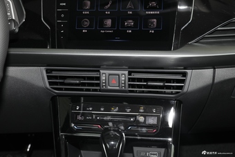 2022款帕萨特 330TSI 尊贵版