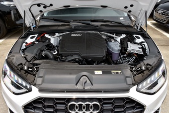 2025款奥迪A4L 200万辆悦享版 40 TFSI 时尚动感型图片