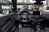 2025款奥迪Q5L Sportback 45周年典藏版 40 TFSI 豪华型