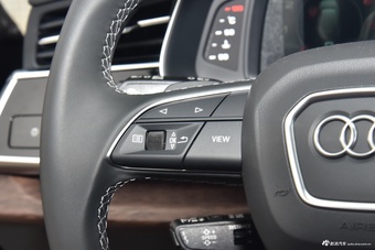 2025款奥迪Q7 45 TFSI quattro S line运动型7座