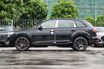 2025款奥迪Q7 55 TFSI quattro S line黑武士型