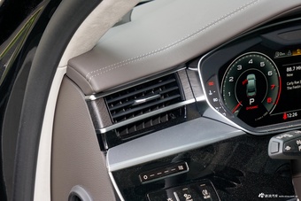 2024款奥迪A8L Horch创始人版 55TFSI