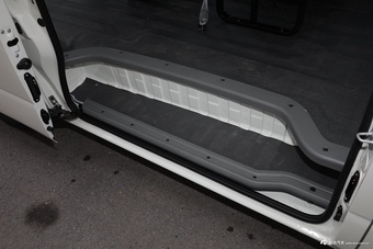 2021款凯锐浩克2.0L手动畅运标准6座平顶1TZS