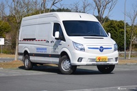 2022款图雅诺新能源 厢式运输车加长轴中顶3座79.92kWh