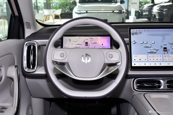 2025款零跑B01 650激光雷达版