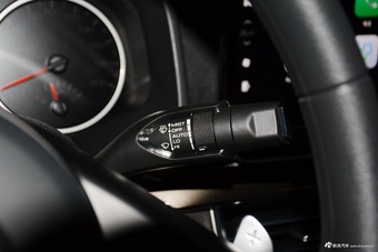 2026款长城炮 2.4T商用炮自动柴油四驱精英型长箱