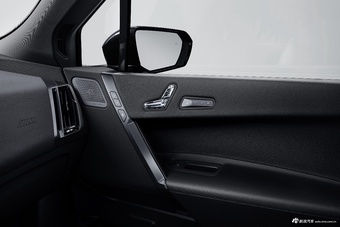 2025款宝马iX M70官图