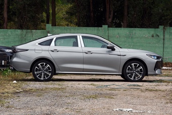 2025款艾瑞泽8 PRO 1.6T 标准型