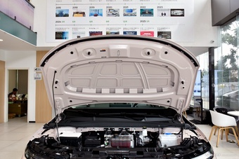 2025款零跑B01 650激光雷达版