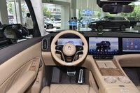 2025款问界M8 增程 Ultra版 53.4kWh 6座版