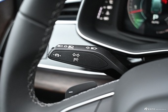 2025款奥迪Q7 55 TFSI quattro S line黑武士型