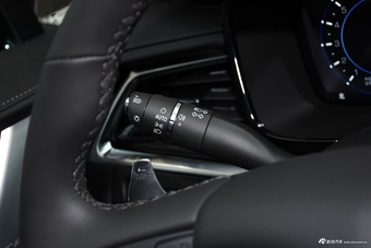 2025款XT6 2.0T 六座四驱尊贵行政黑标版