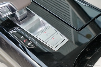 2024款奥迪A8L Horch创始人版 55TFSI