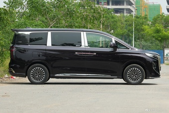 2026款红旗HQ9 PHEV 2.0T 四驱尊贵版