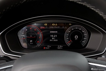 2025款奥迪Q5L Sportback 45周年典藏版 40 TFSI 豪华型