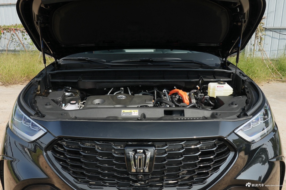 2026款皇冠陆放 2.5L HEV四驱尊贵版