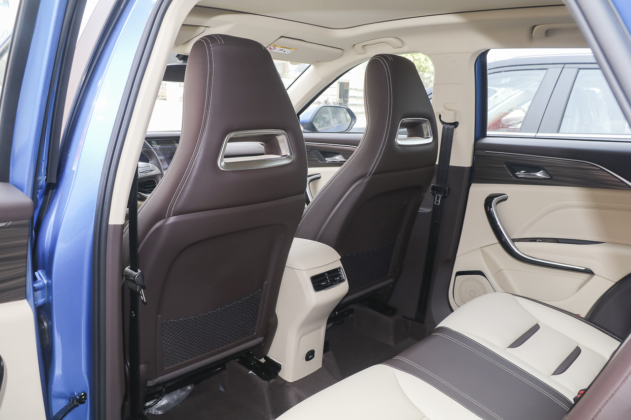 2019款奔腾T77 1.2T自动豪华型230 TID