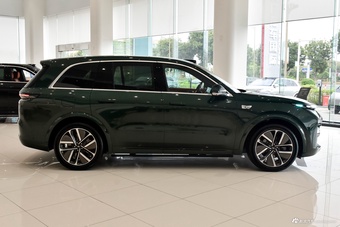 2024款理想L8 Ultra