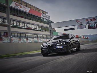 2024款Giulia朱丽叶 2.9T V6 520HP 四叶草Super Sport黑标限量版