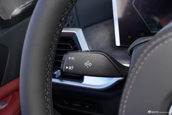 2026款宝马X5 xDrive 30Li 尊享型 M运动曜夜套装