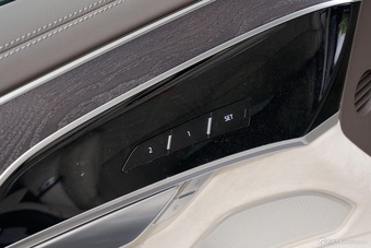 2024款奥迪A8L Horch创始人版 55TFSI