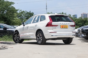 2025款沃尔沃XC60 B5 四驱智逸豪华版