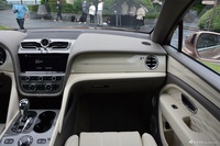 2023款添越 4.0T V8 长轴距雅度版