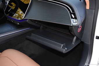 2025款奔驰E级 E 300 L 时尚运动型