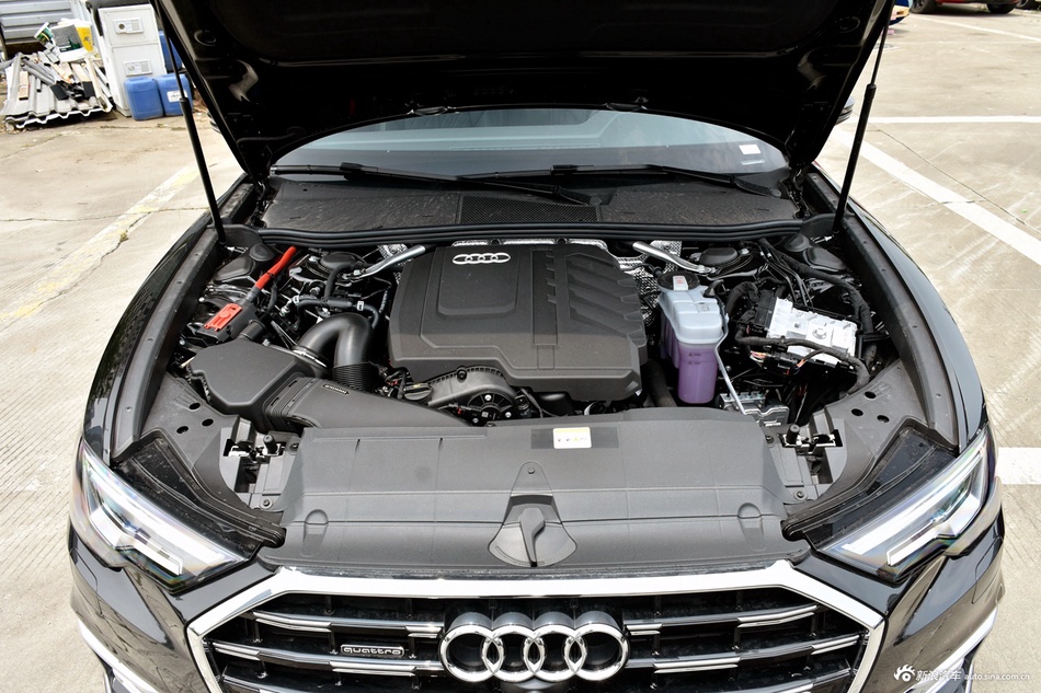 2025款奥迪A6L 改款 45 TFSI quattro 臻选动感型