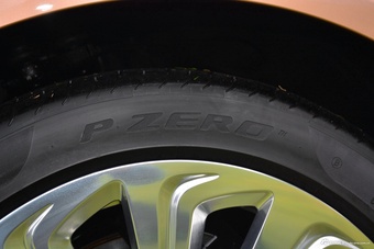 2023款添越 4.0T V8 长轴距雅度版