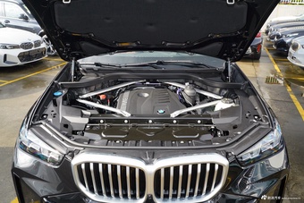 2025款宝马X5 xDrive 40Li 尊享型M 运动曜夜套装图片