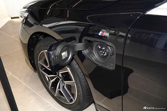 2026款宝马i5 eDrive 40L M运动套装