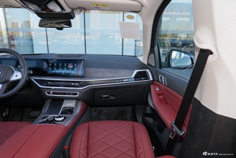 2026款宝马X5 xDrive 30Li 尊享型 M运动曜夜套装