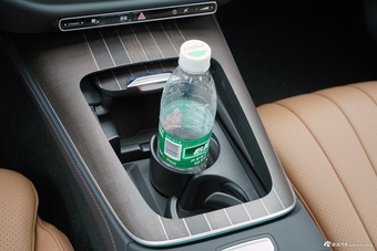 2025款奔驰E级改款 E 300 L 豪华型