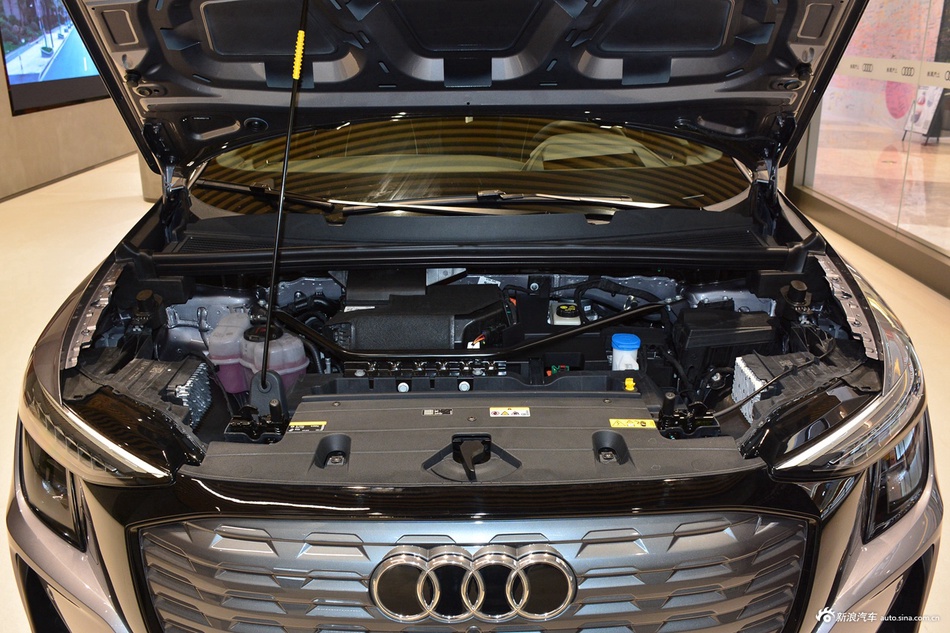 2022款奥迪Q5 e-tron 40 e-tron 星耀型 机甲套装