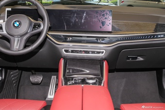 2026款宝马X6 xDrive40i 尊享型 M运动套装