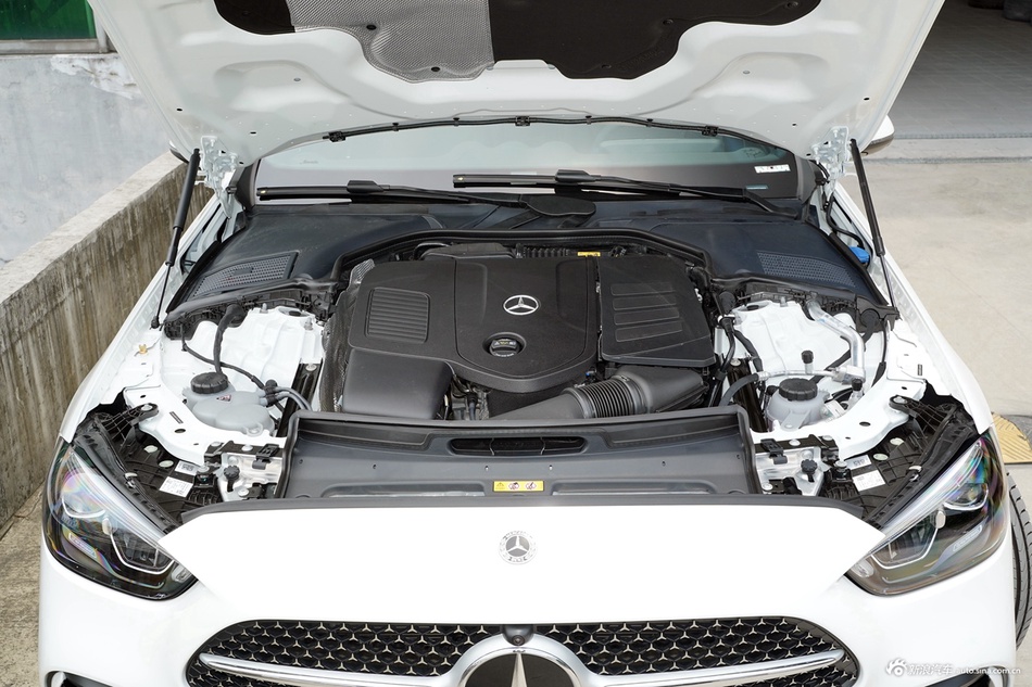 2025款奔驰C级 改款 C 260 L 4MATIC 运动版