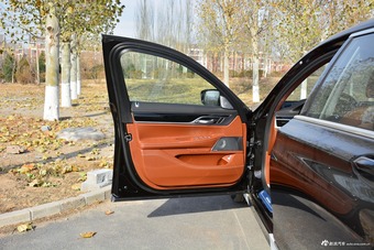  2019款宝马7系750Li xDrive V8豪华套装 