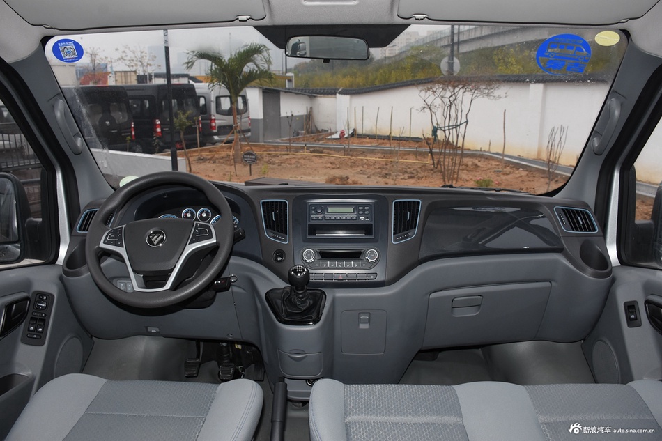 2023款图雅诺康明斯2.8T手动吉象多功能长轴超高顶后双胎7/9座