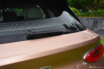 2023款添越 4.0T V8 长轴距雅度版